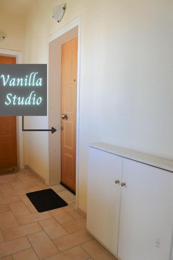 Vanilla Studio Preveza Luaran gambar